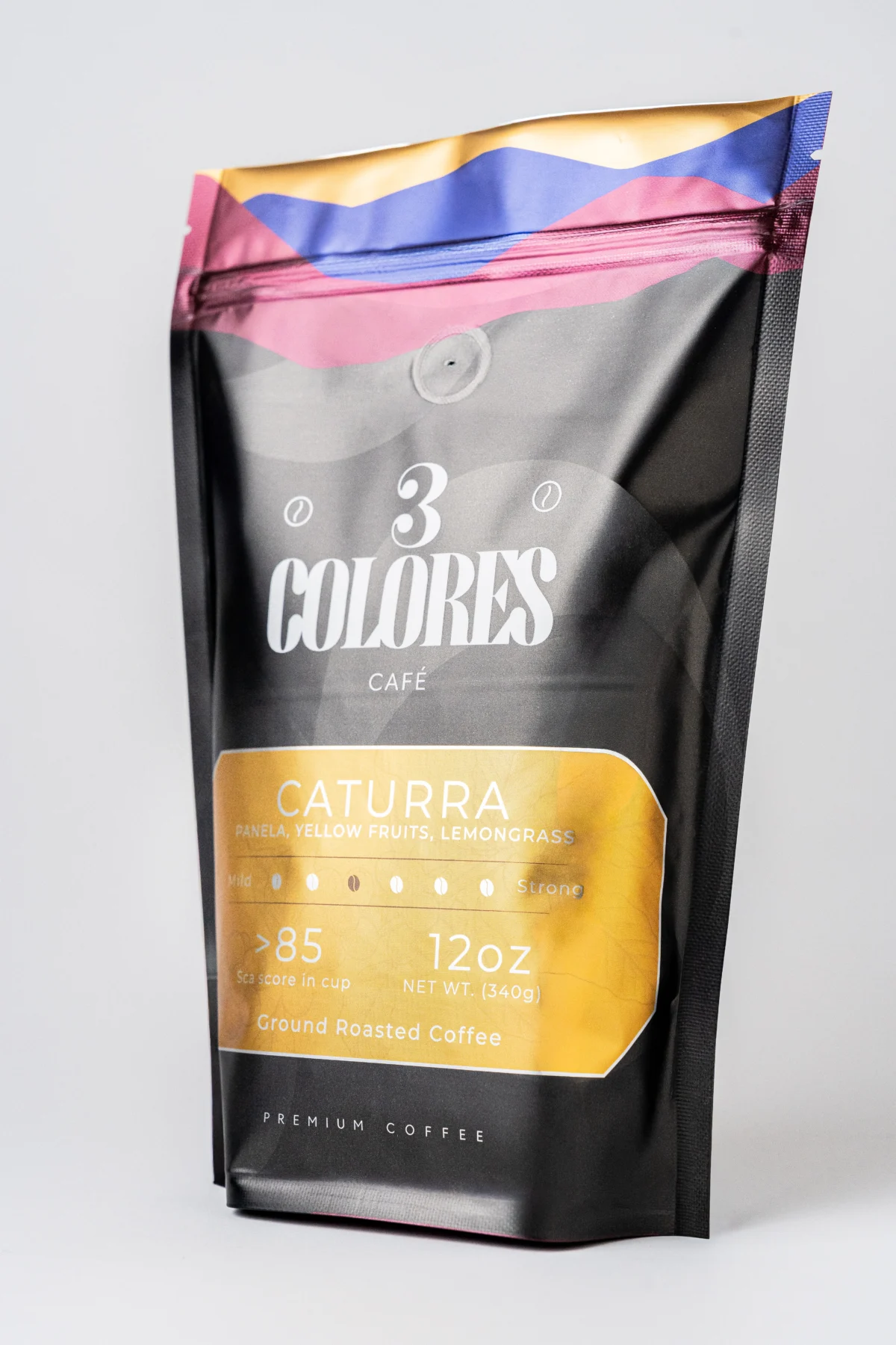 Café Colombiano Caturra 3Colores en vista lateral.