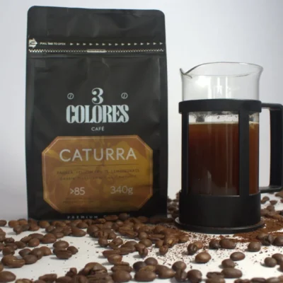 Colombian Coffee Caturra brand 3Colores in French press.