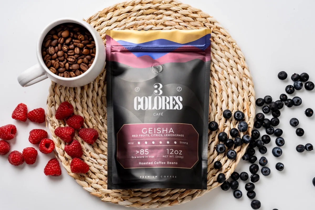 Cafe Colombiano Geisha marca 3Colores en cafetera moka.